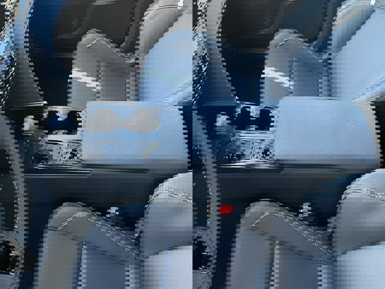 Used 2025 Toyota Camry SE image 35