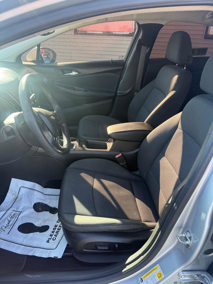 Used 2017 Chevrolet Cruze LT w/ LT Convenience Package image 9