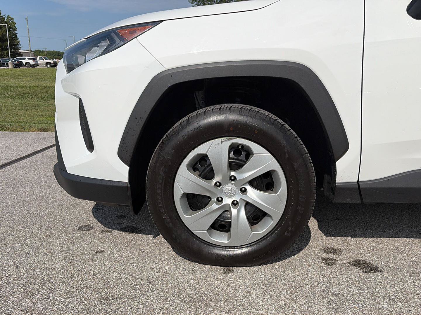 Used 2022 Toyota RAV4 LE FWD image 8