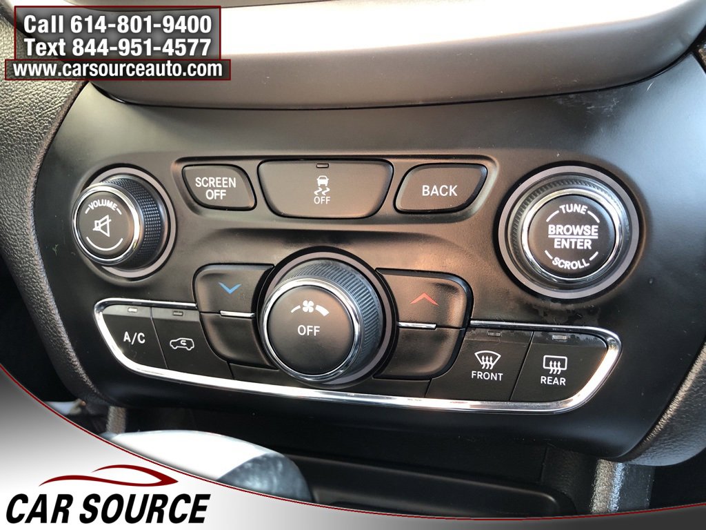 Used 2018 Jeep Cherokee Latitude Plus w/ Cold Weather Group image 20