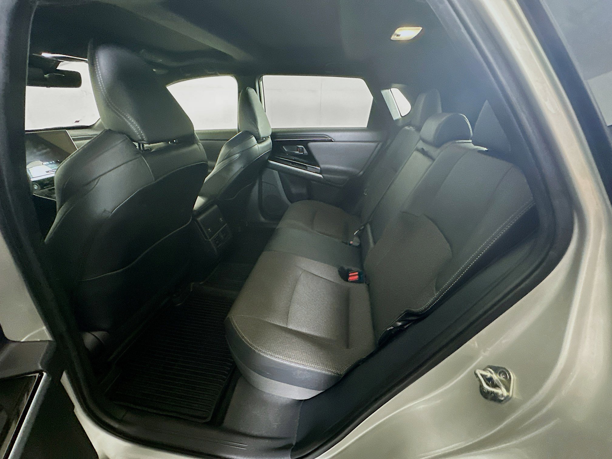 Used 2023 Toyota bZ4X XLE AWD/4WD image 30