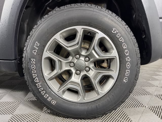 Used 2022 Jeep Cherokee Trailhawk w/ Comfort/Convenience Group AWD/4WD image 17