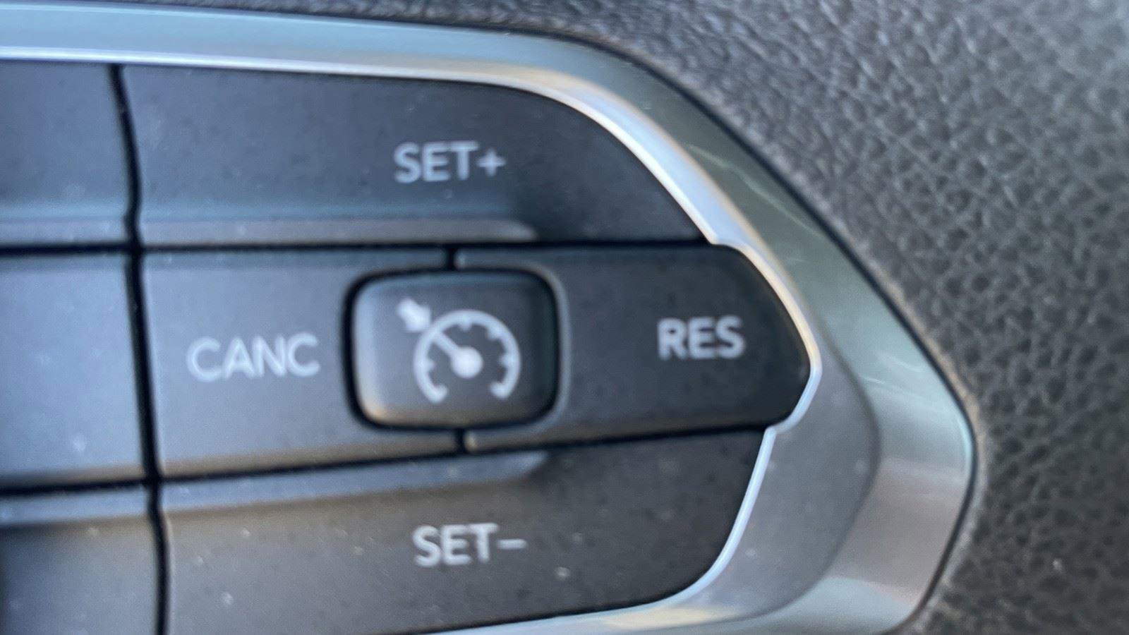 Used 2025 Jeep Compass Sport image 17