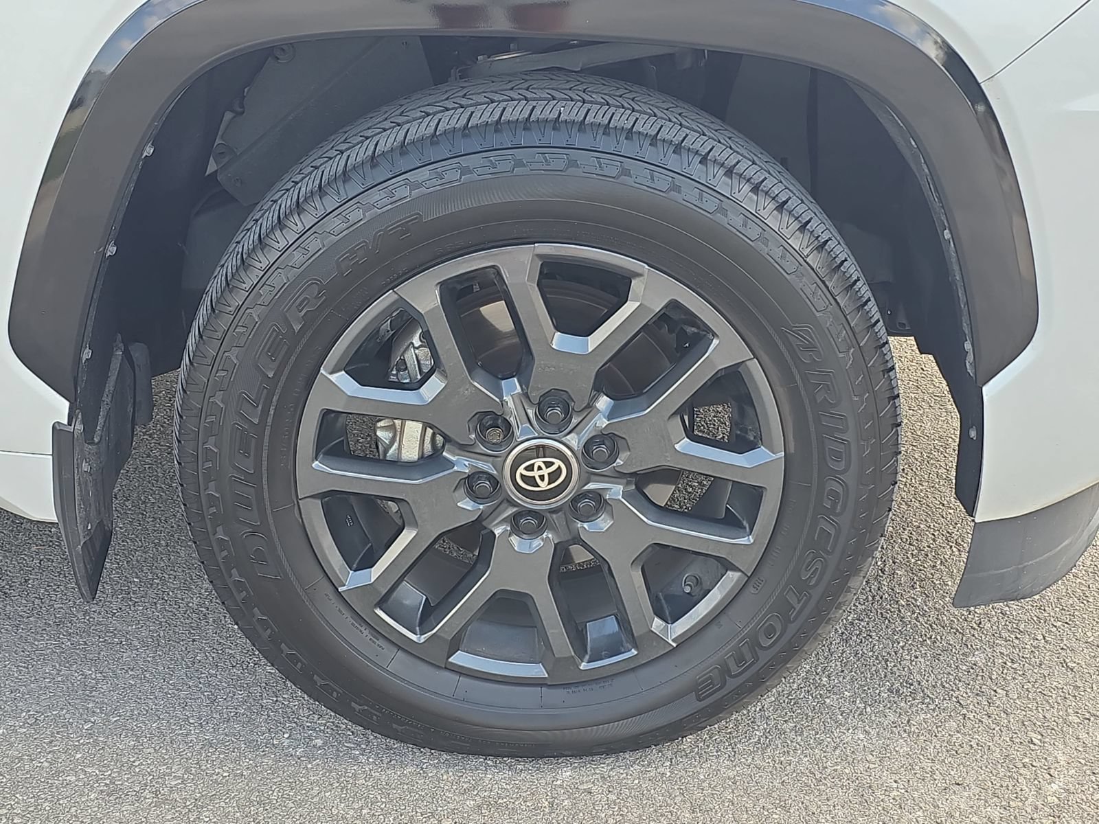 Used 2025 Toyota Sequoia Platinum AWD/4WD image 29