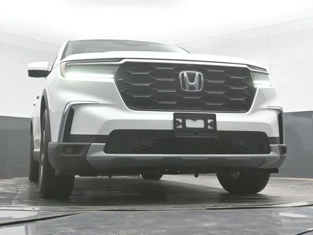 Used 2025 Honda Pilot Elite image 45