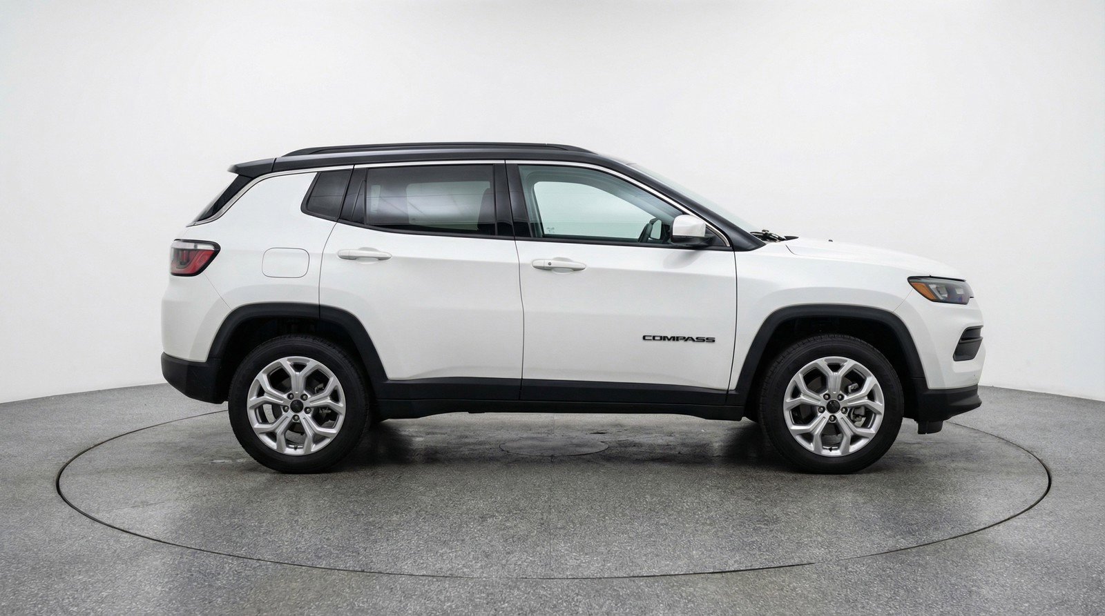 Used 2025 Jeep Compass Latitude image 11