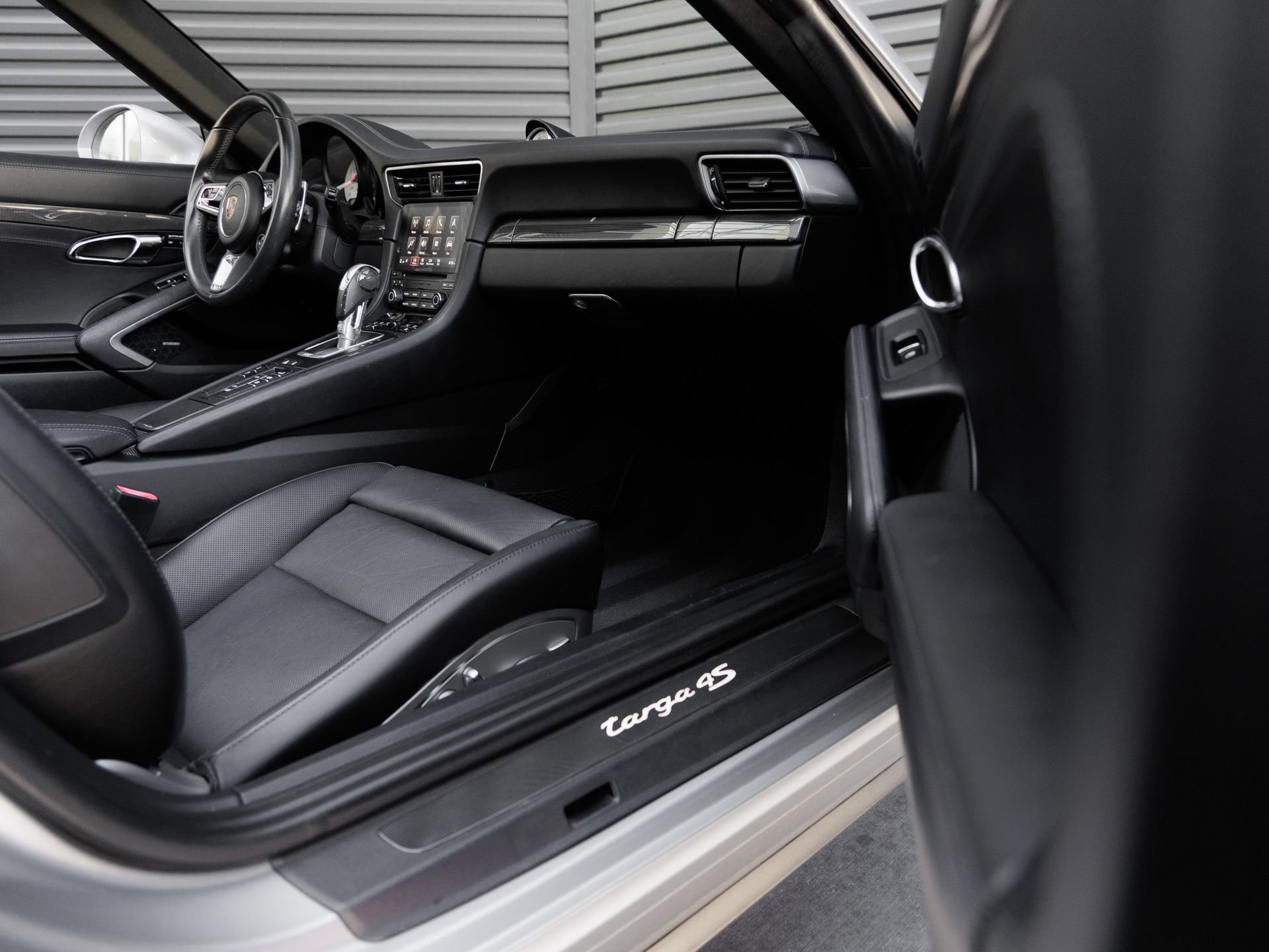 Certified 2017 Porsche 911 Targa 4S AWD/4WD image 35