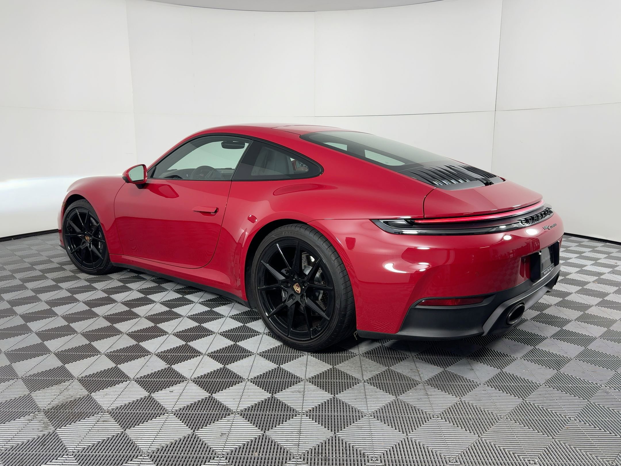 Used 2025 Porsche 911 Carrera RWD image 3