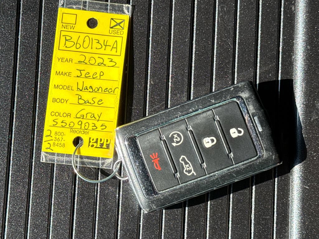 Used 2023 Jeep Wagoneer 4WD w/ Premium Group I image 27