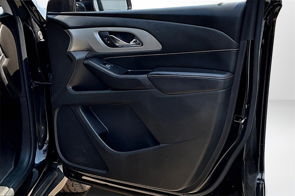Used 2021 Chevrolet Traverse LT image 27