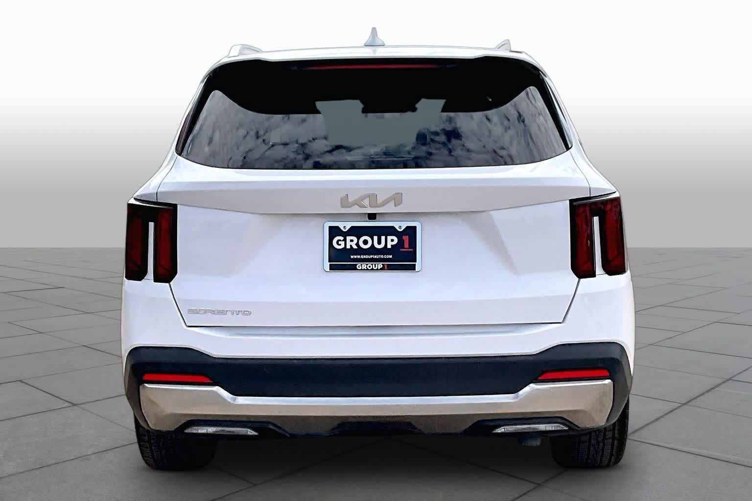 Certified 2025 Kia Sorento EX w/ Panoramic Sunroof Package FWD image 5