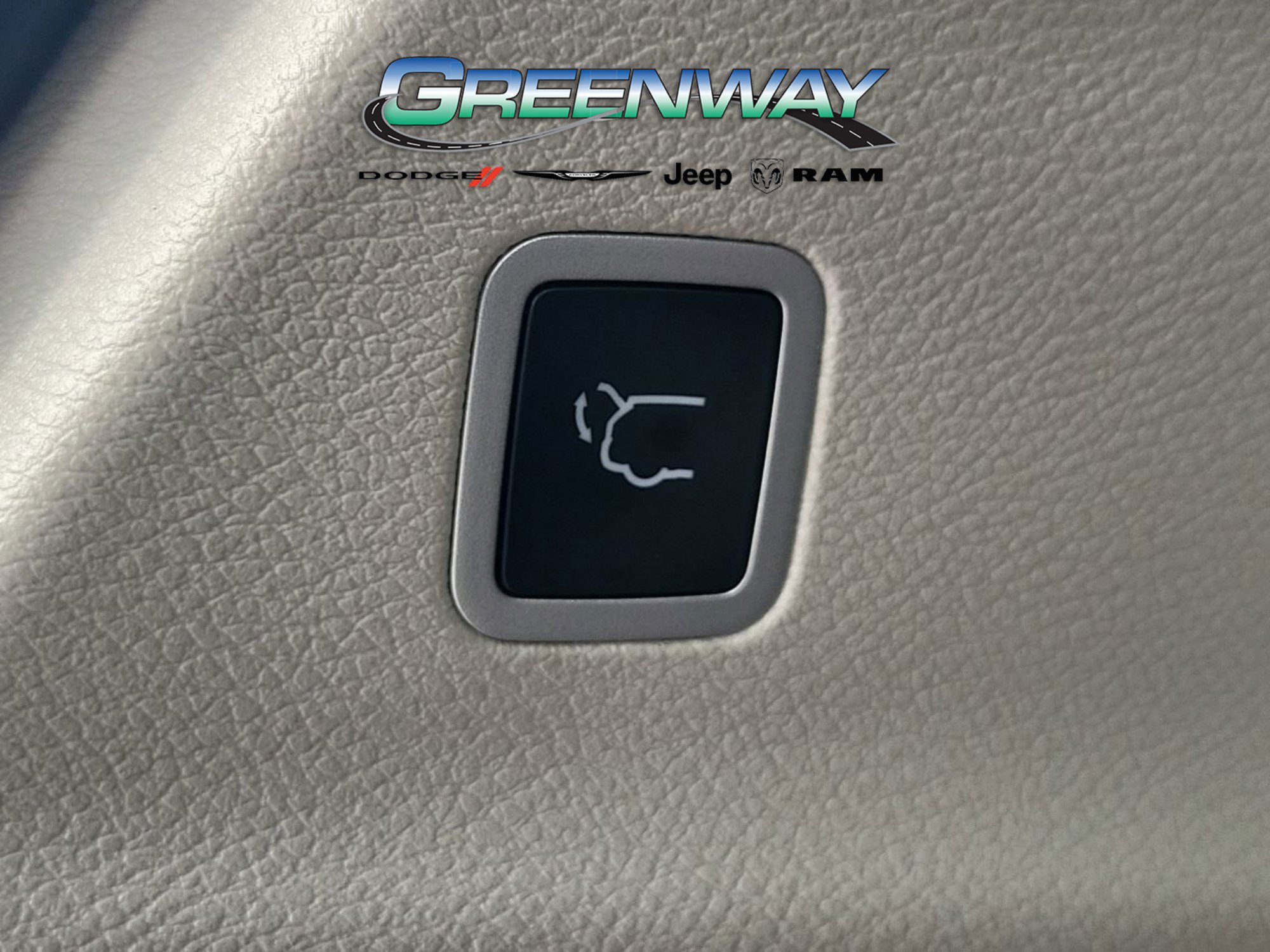 Used 2022 Chrysler Pacifica Touring-L image 8