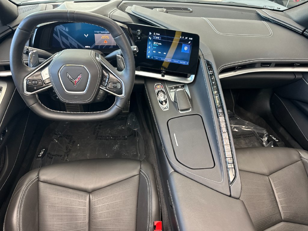 Used 2025 Chevrolet Corvette Stingray Preferred Conv w/ 2LT RWD image 11