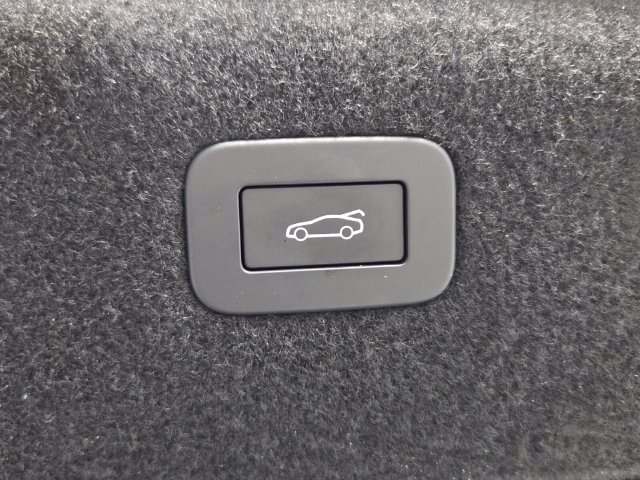 Used 2024 Jaguar XF R-Dynamic SE AWD/4WD image 10