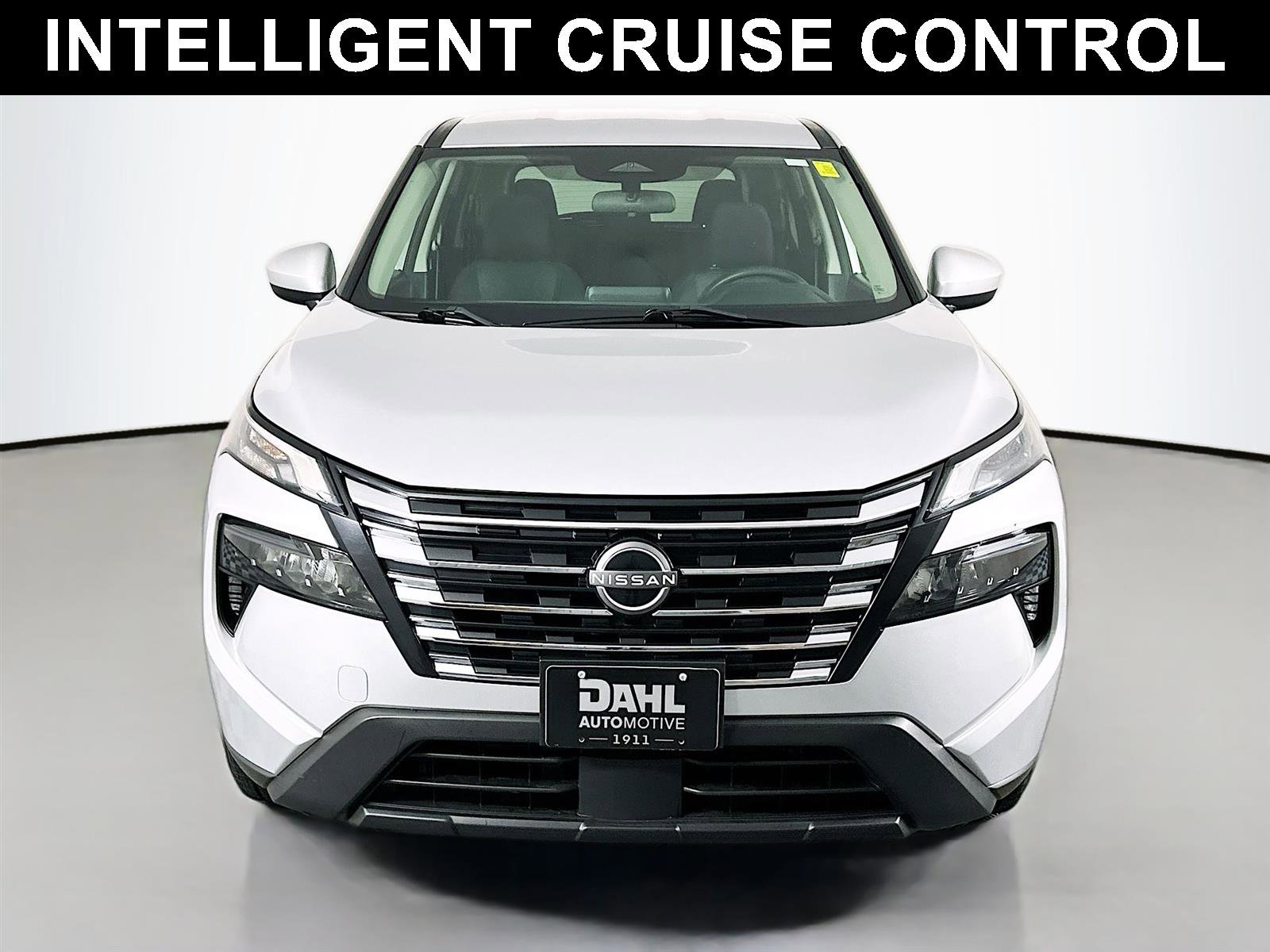 Used 2024 Nissan Rogue SV image 2