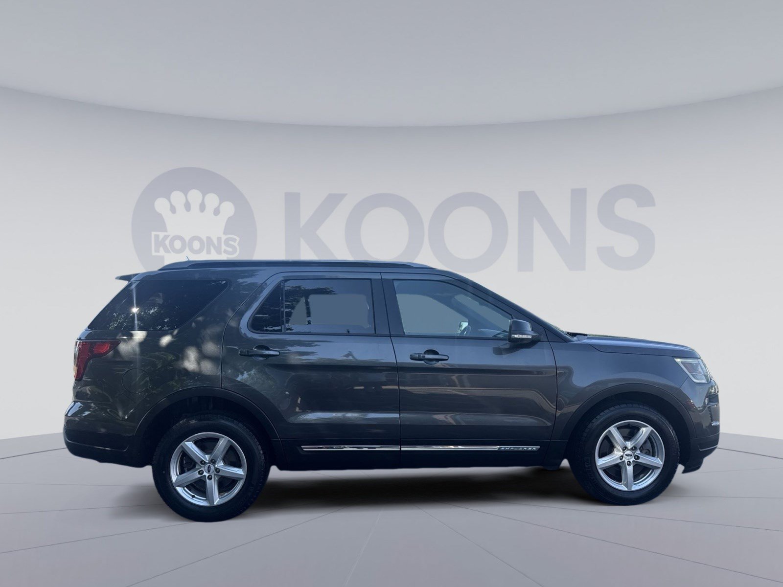 Used 2018 Ford Explorer XLT w/ Equipment Group 201A FWD image 8