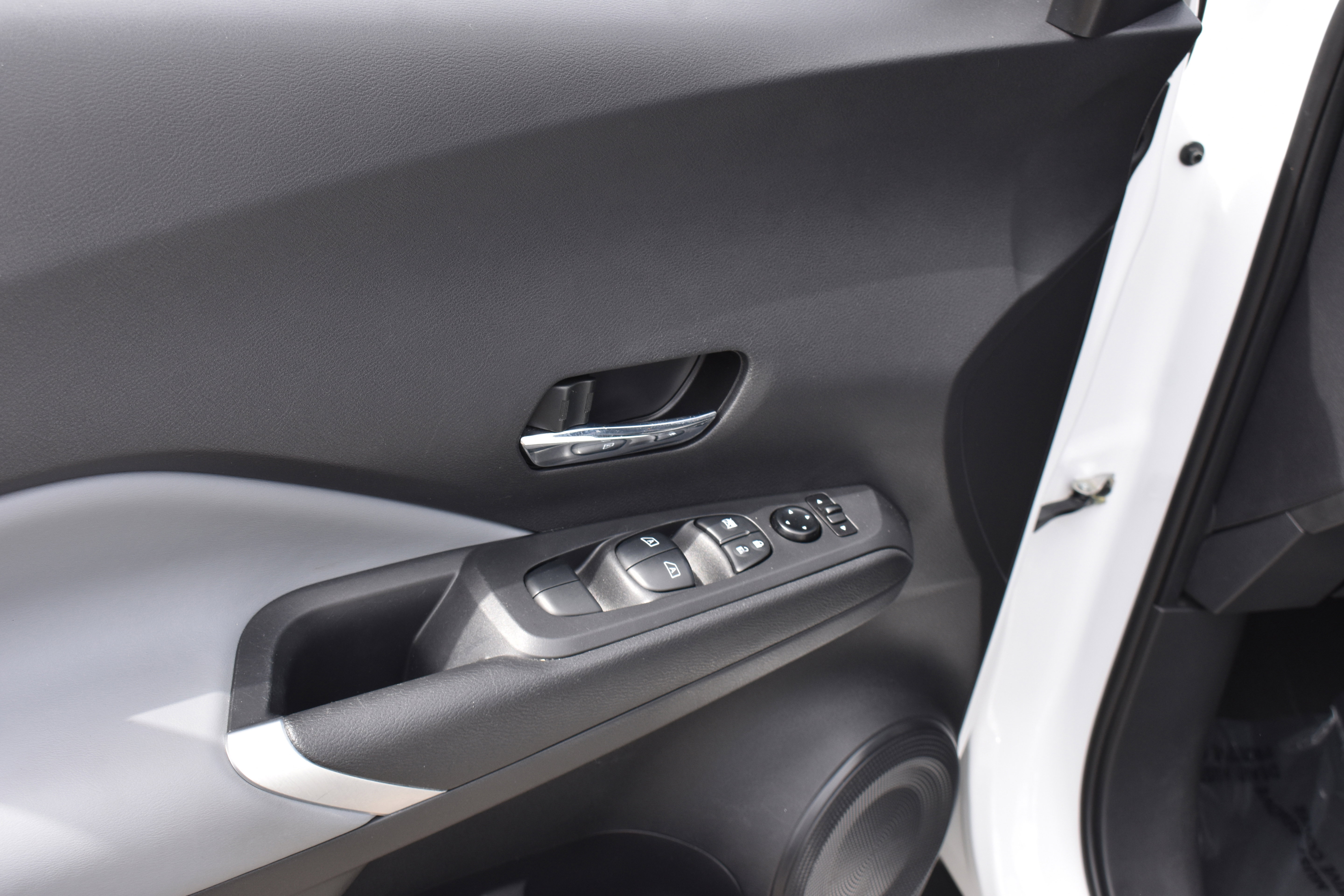 Used 2023 Nissan Kicks SR w/ SR Premium Package image 25