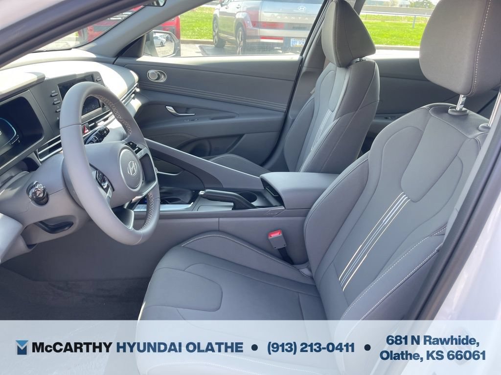 Used 2025 Hyundai Elantra Sport FWD image 4