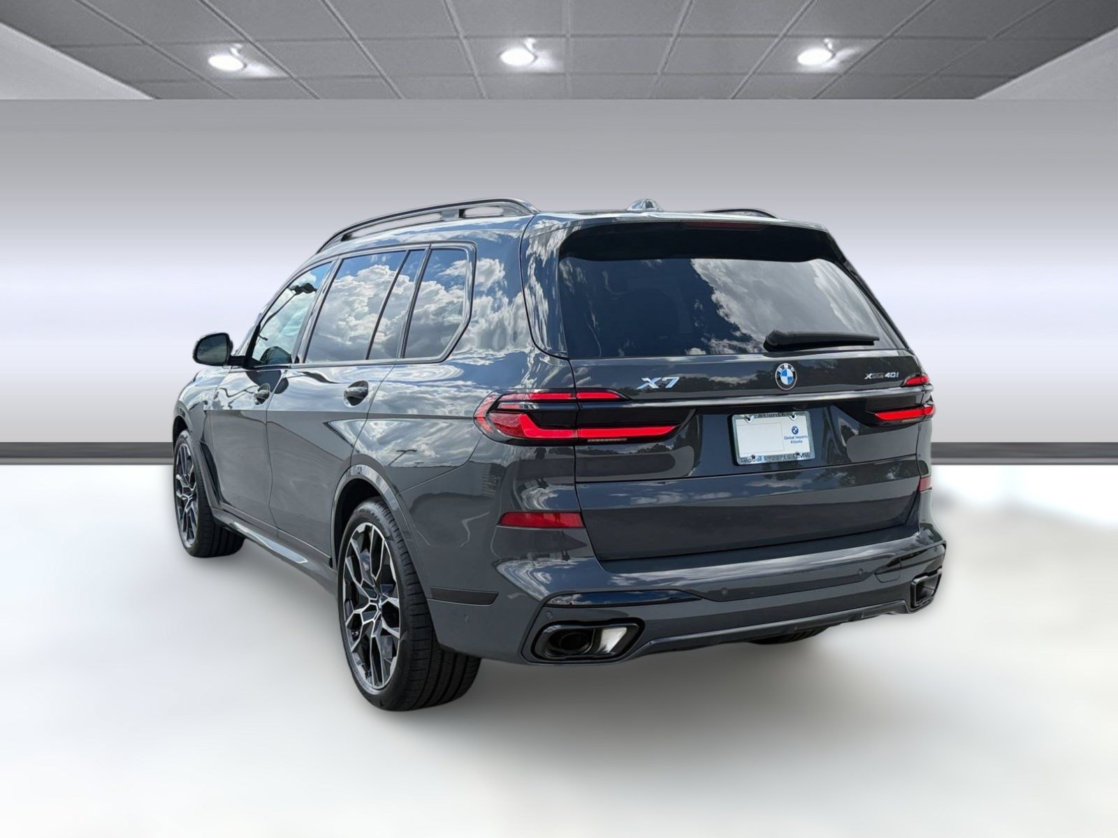 Used 2026 BMW X7 xDrive40i w/ M Sport Package AWD/4WD image 3