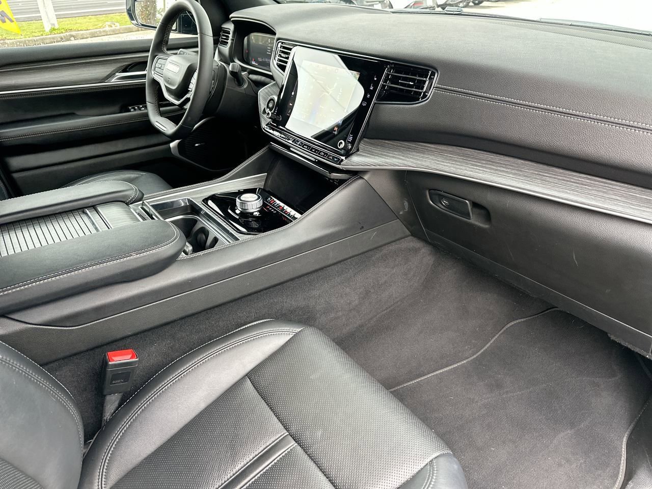 Used 2023 Jeep Wagoneer Series III w/ Preferred Equipment Group image 10