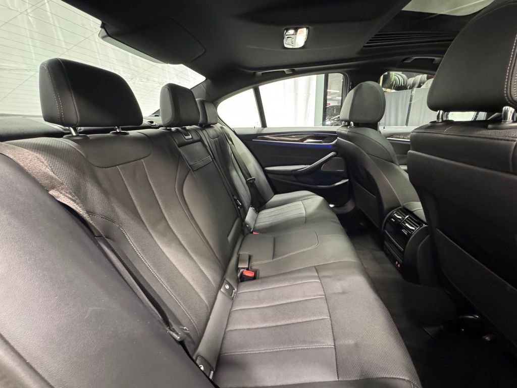 Used 2023 BMW 540i xDrive w/ Premium Package image 26
