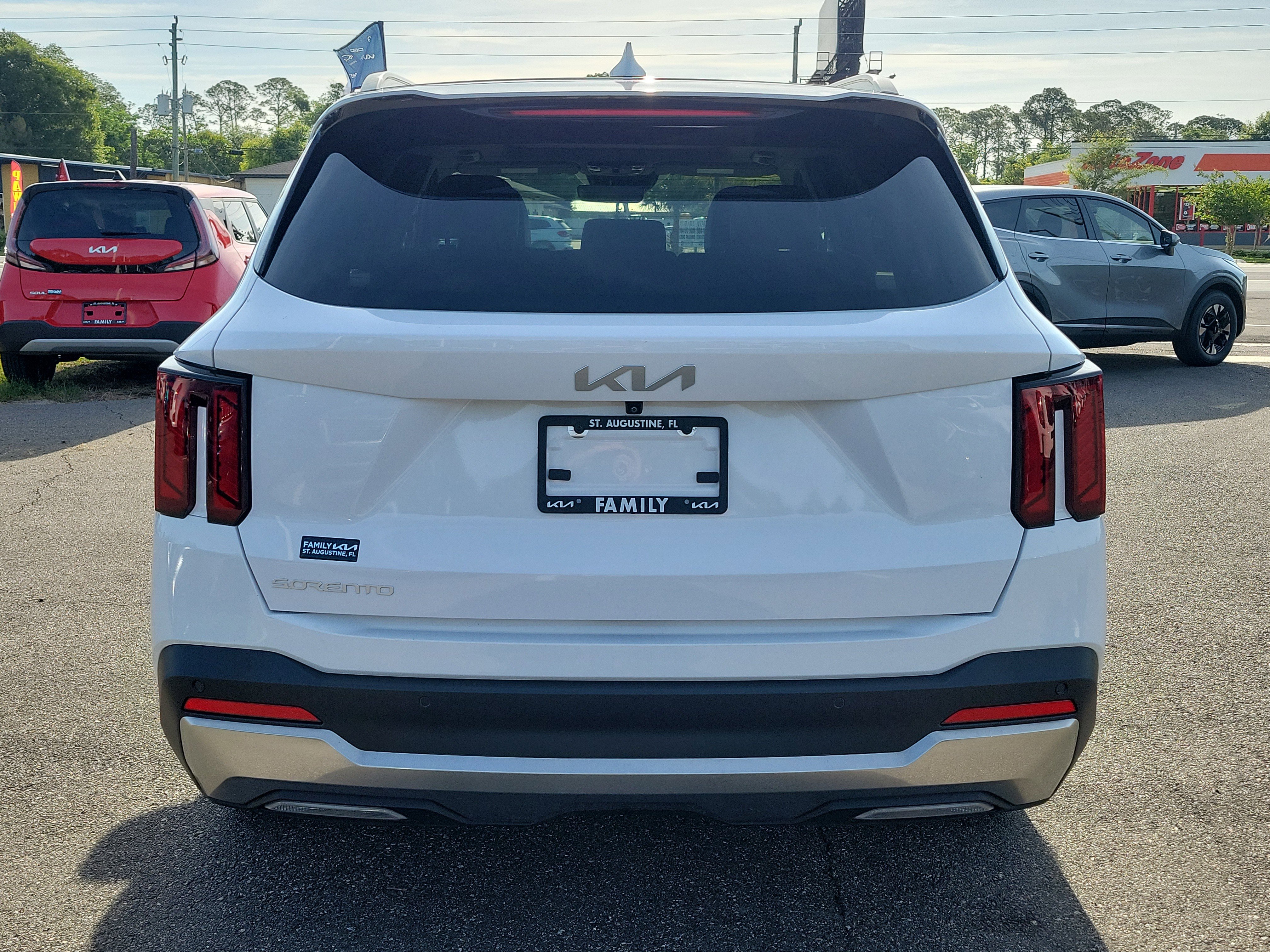 Certified 2025 Kia Sorento S w/ Panoramic Sunroof Package FWD image 5