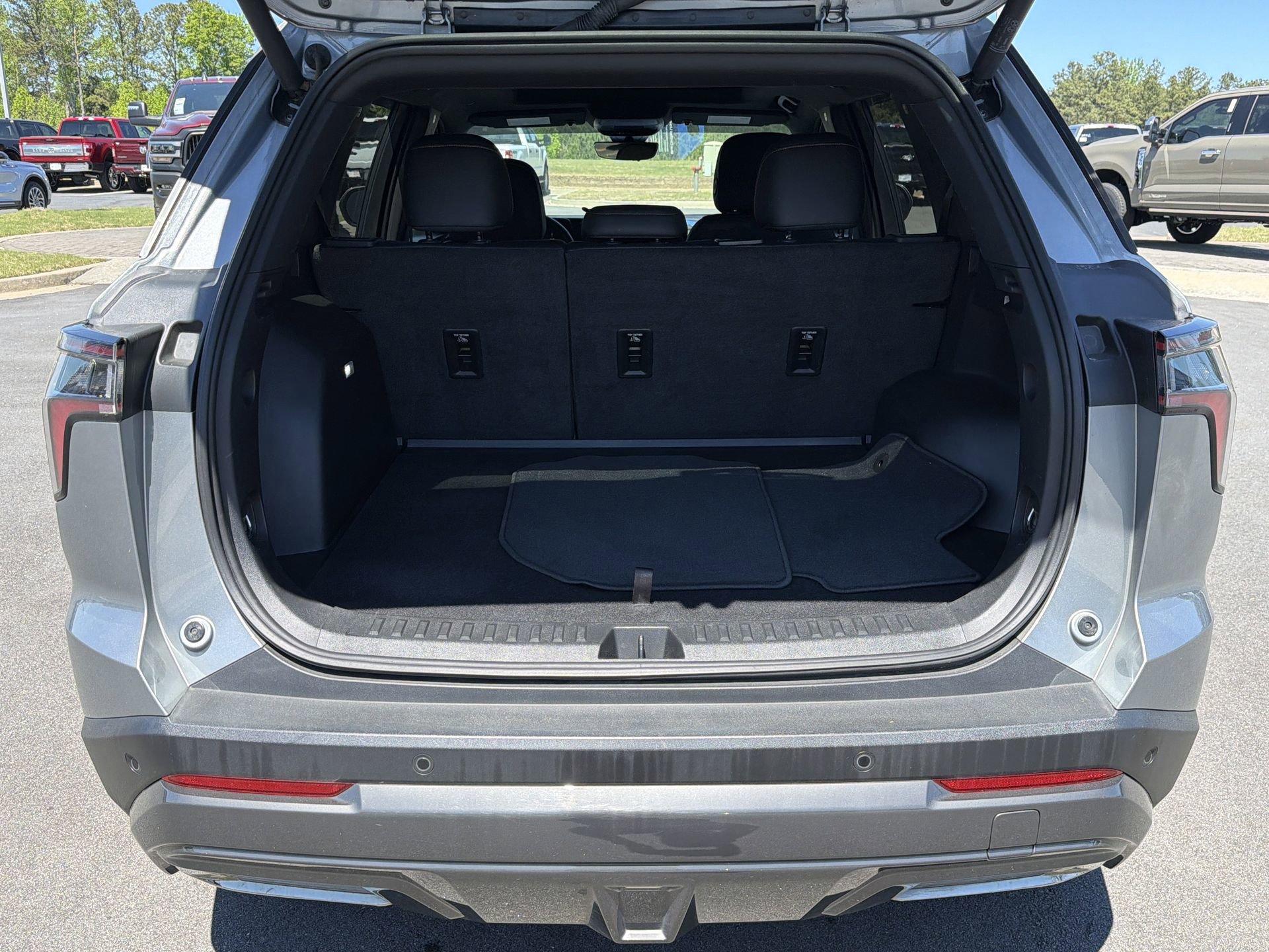 Used 2025 Chevrolet Equinox ACTIV w/ Safety and Technology Package image 28