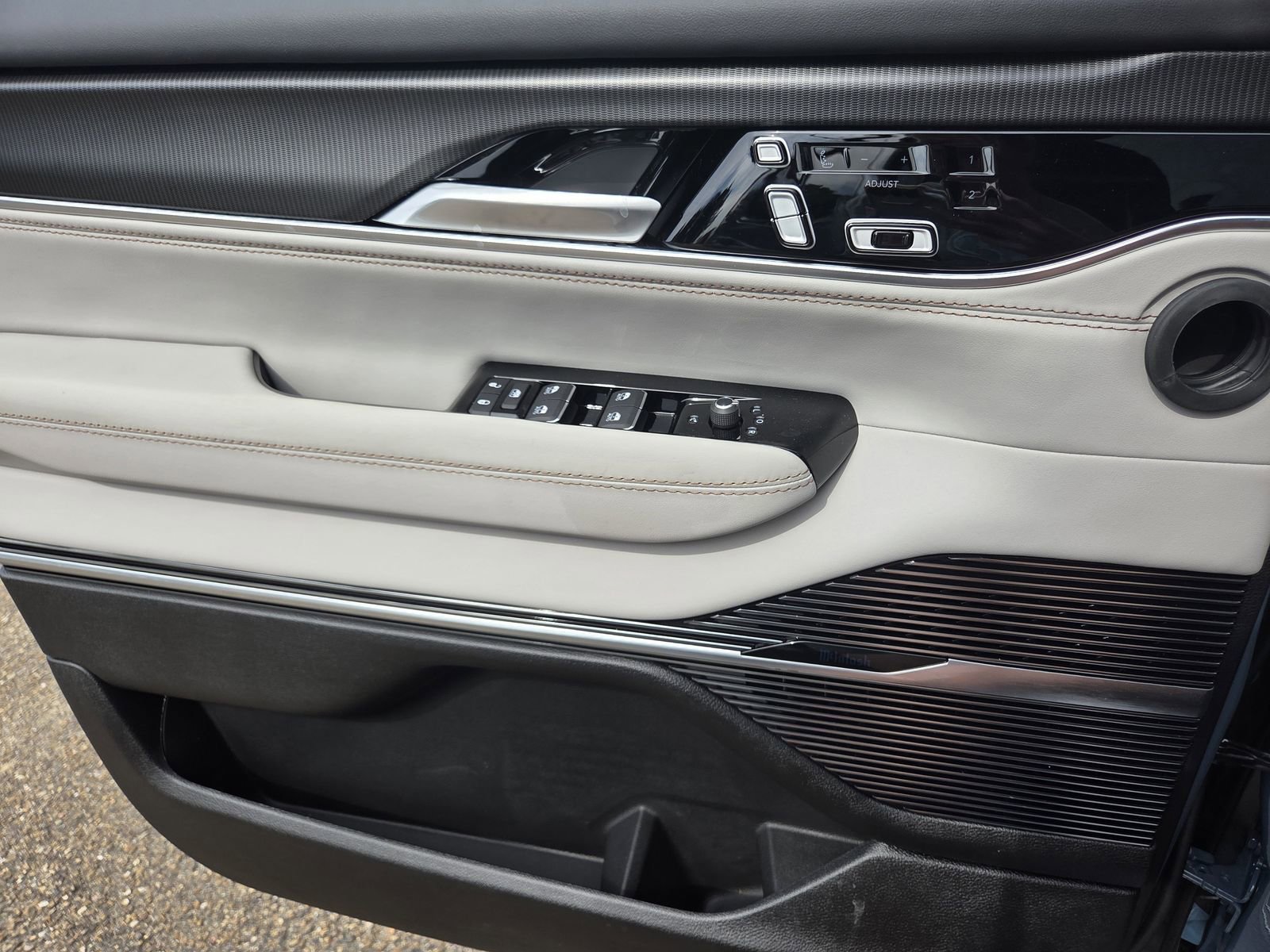 New 2026 Jeep Grand Wagoneer Summit image 16