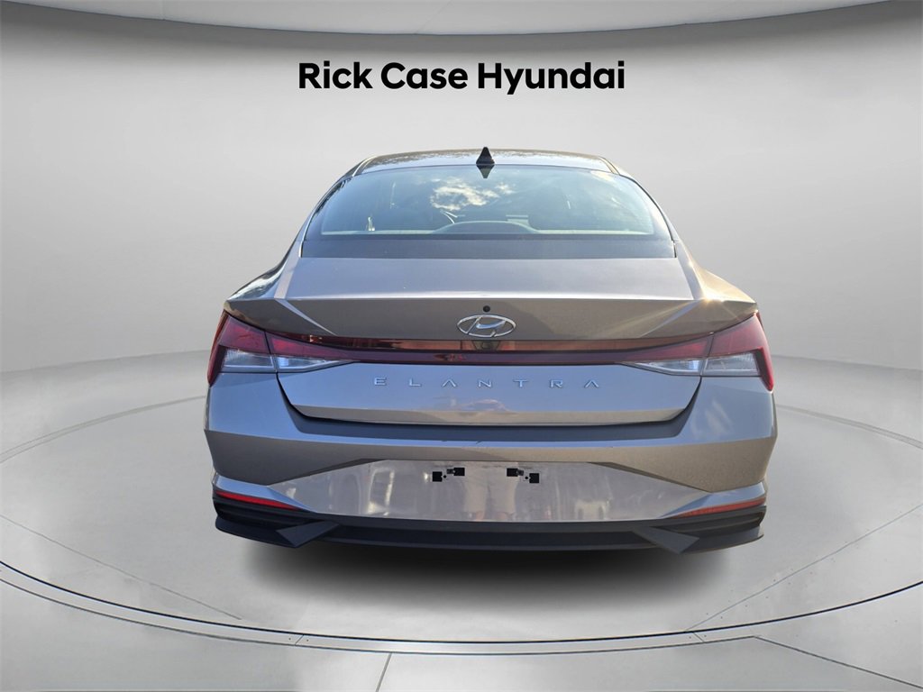 Certified 2023 Hyundai Elantra SEL w/ Cargo Package image 6