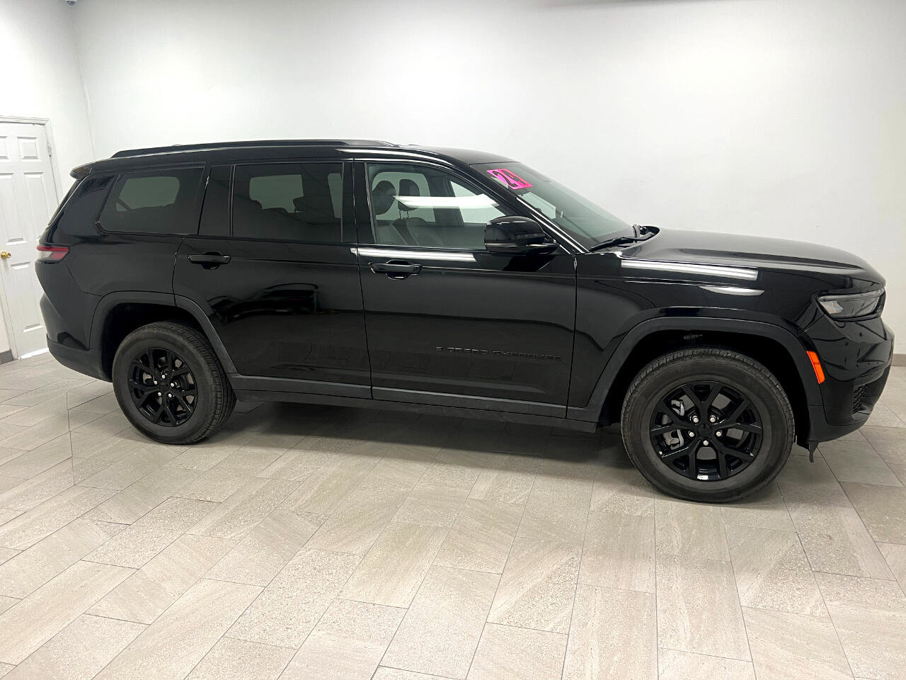 Used 2024 Jeep Grand Cherokee L Laredo image 10