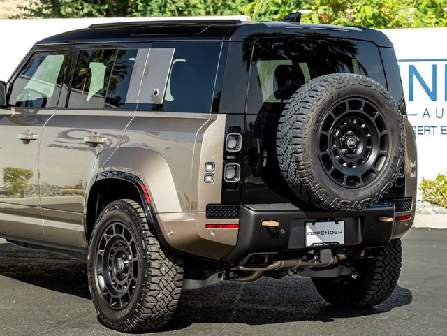 Used 2025 Land Rover Defender 110 AWD/4WD image 11
