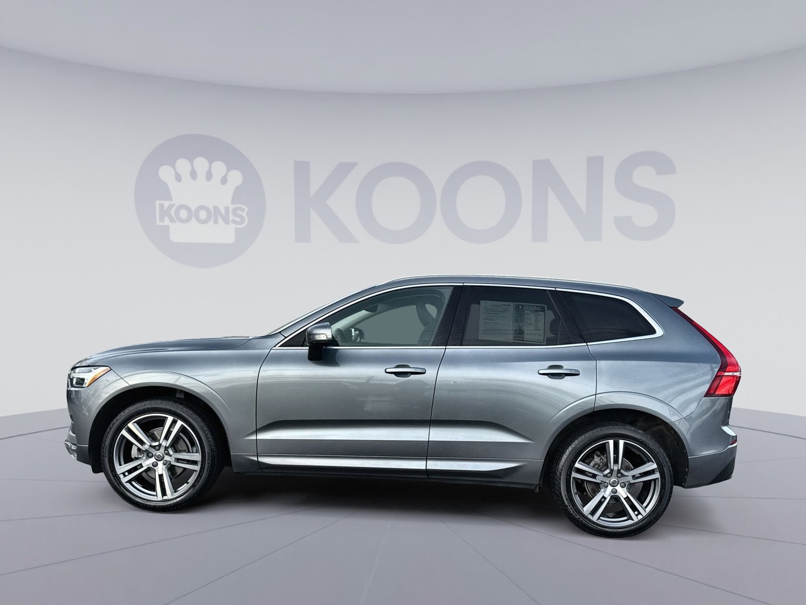 Used 2021 Volvo XC60 T5 Momentum image 2