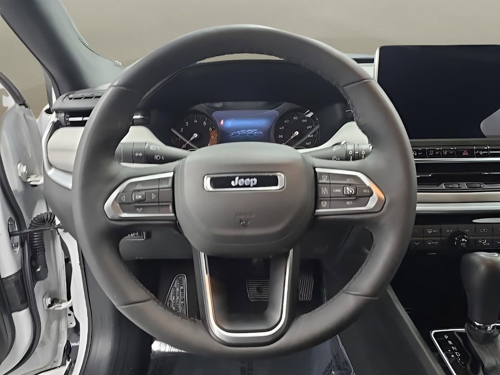 Used 2025 Jeep Compass Limited image 22