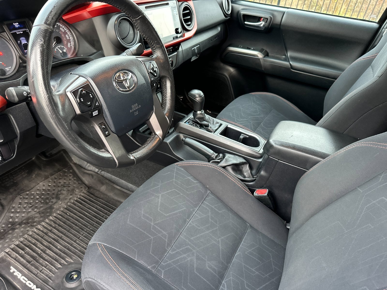 Used 2017 Toyota Tacoma TRD Sport image 10