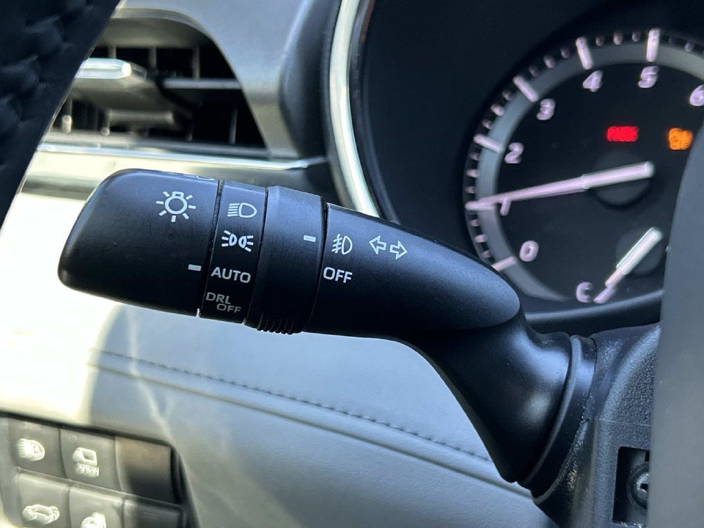 Used 2021 Toyota Highlander Limited FWD image 34