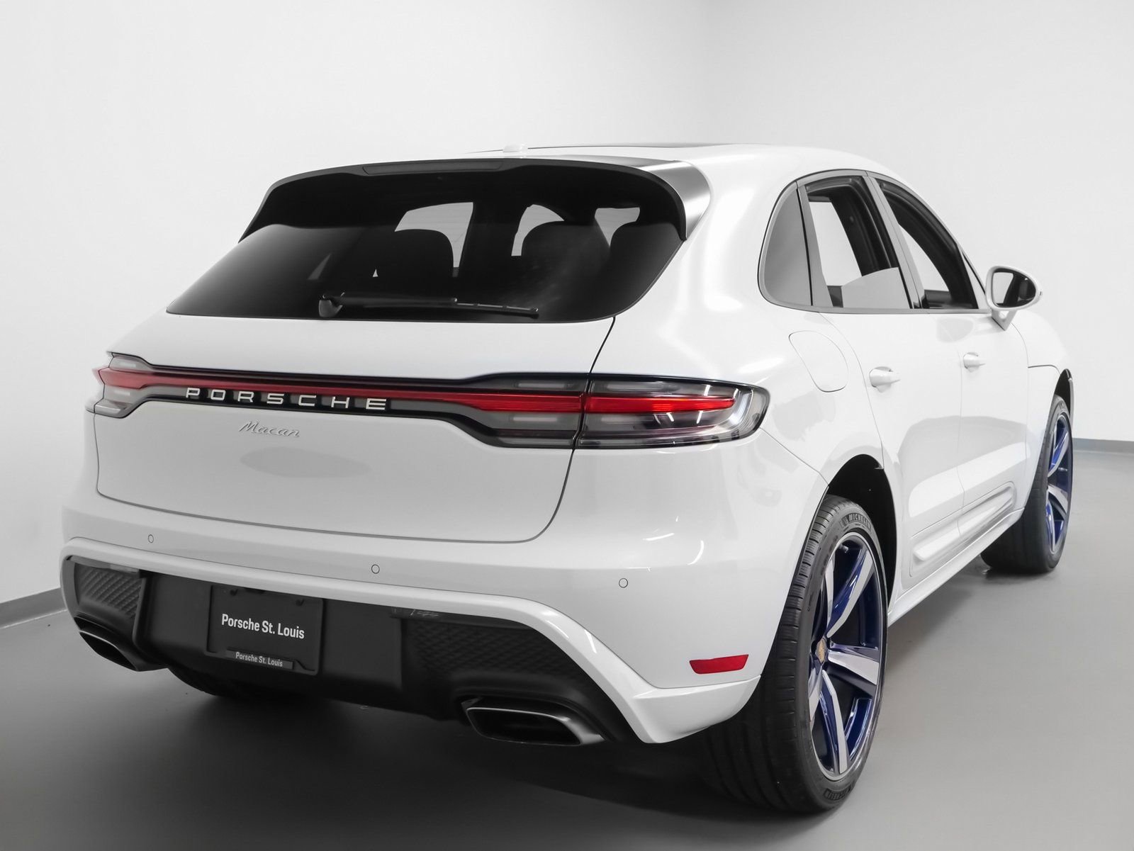 Certified 2025 Porsche Macan image 11