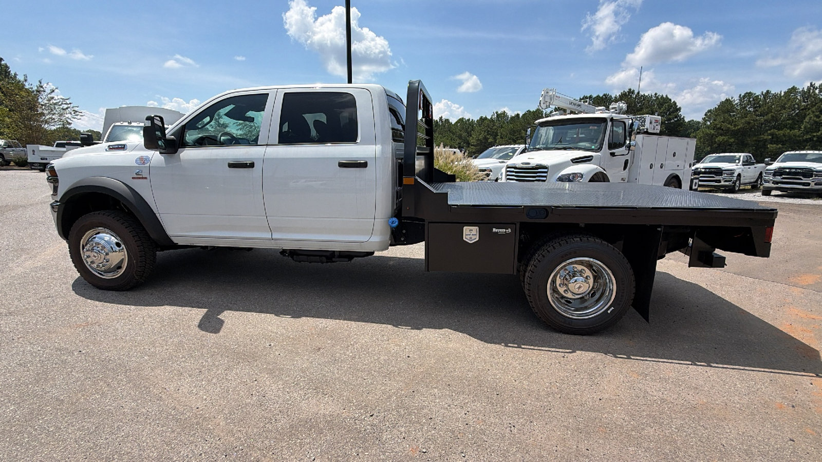 New 2026 RAM 5500 Tradesman w/ Chrome Appearance Group AWD/4WD image 11