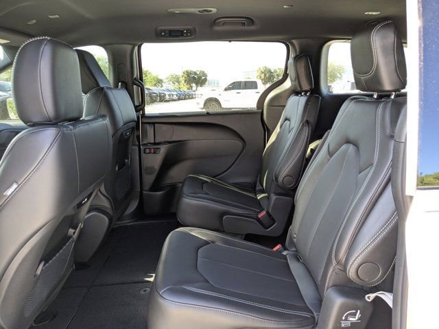 New 2026 Chrysler Pacifica Select FWD image 15