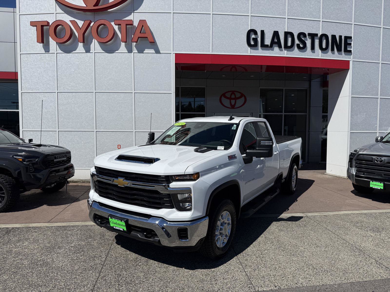 Used 2024 Chevrolet Silverado 3500 LT AWD/4WD image 1