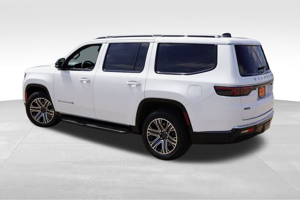 Used 2024 Jeep Wagoneer Series II w/ Flexible Seating Group image 8