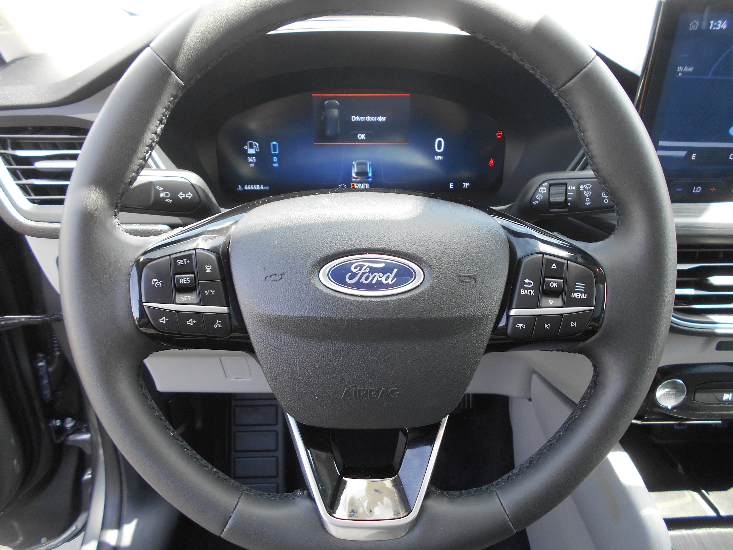 Used 2023 Ford Escape SE w/ PHEV Premium Package FWD image 4