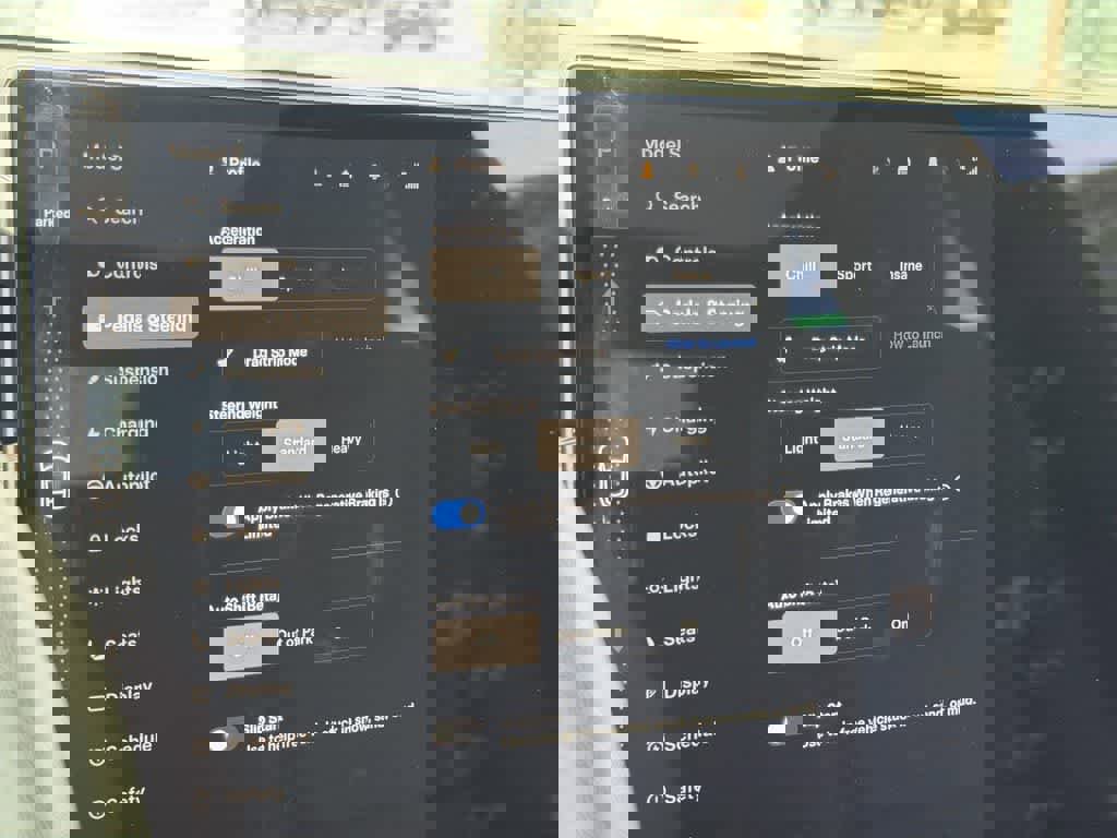 Used 2023 Tesla Model S image 21