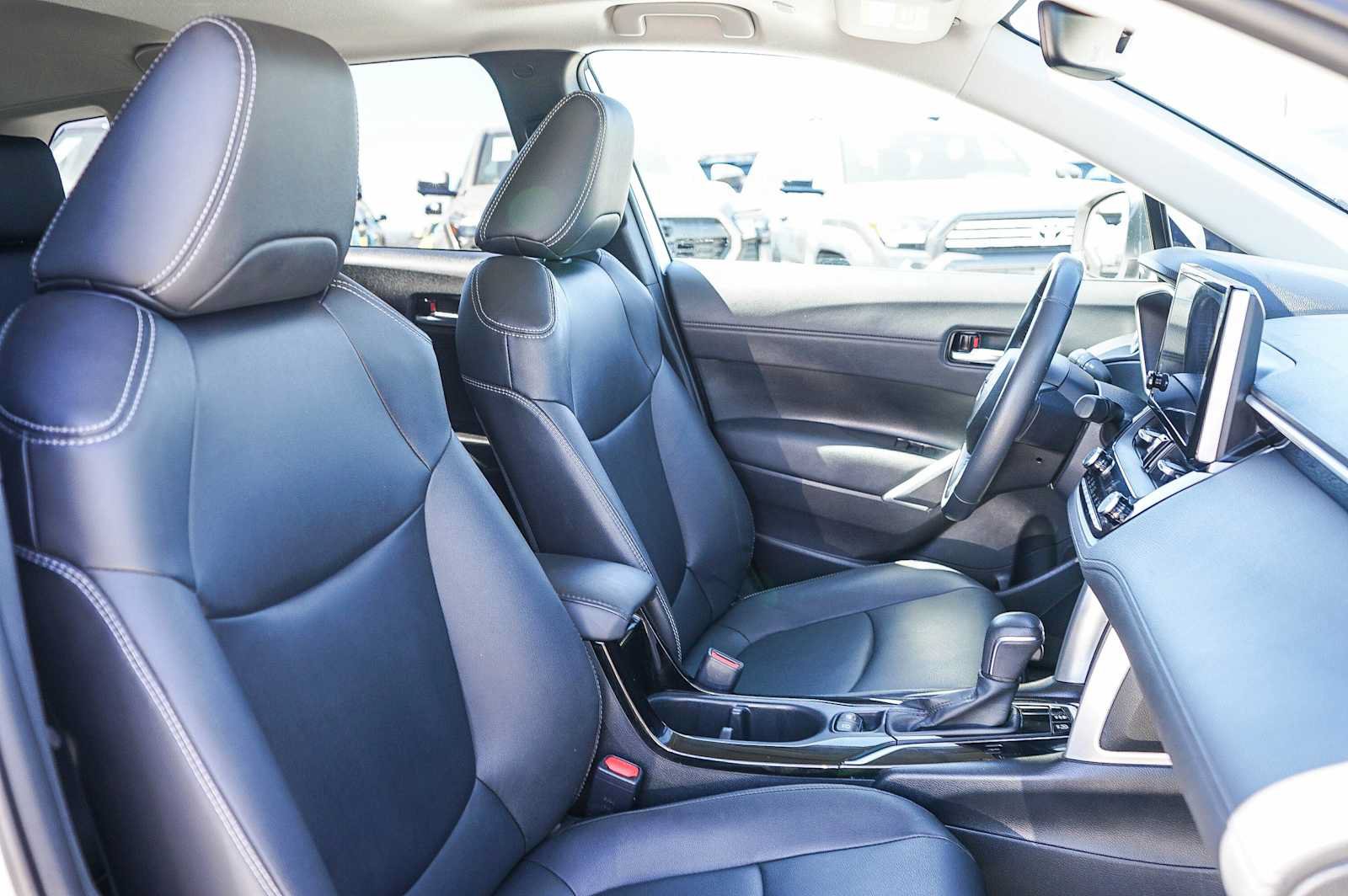 Used 2023 Toyota Corolla Cross XLE w/ Convenience Package FWD image 16