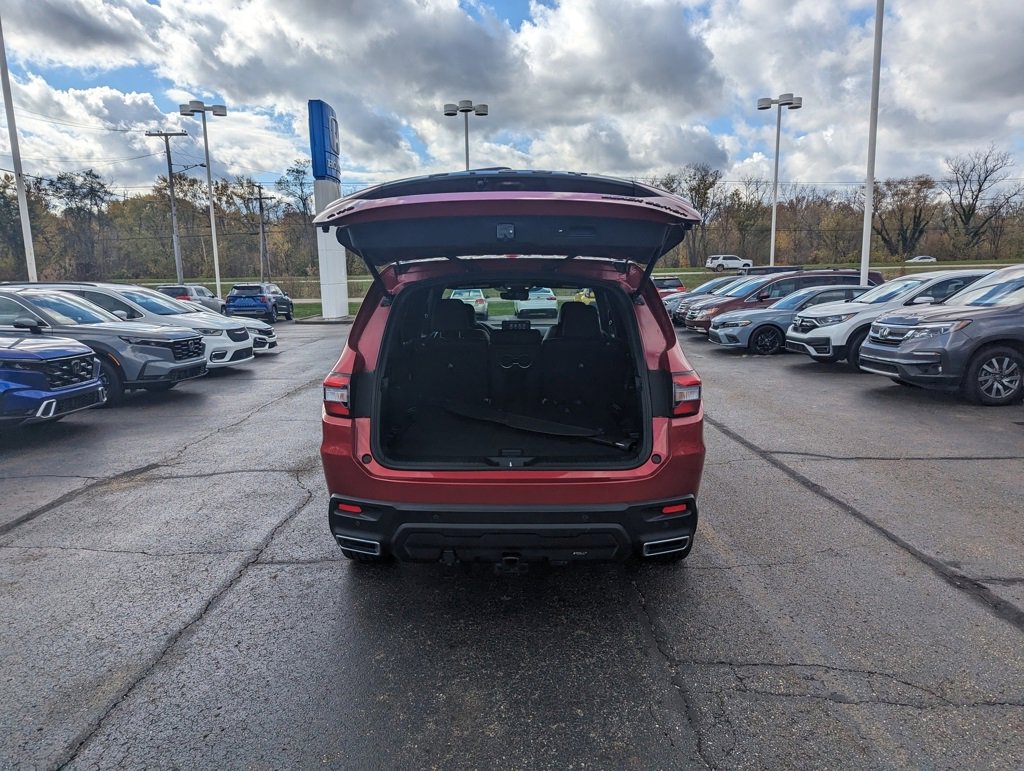 Certified 2025 Honda Pilot Black Edition image 13