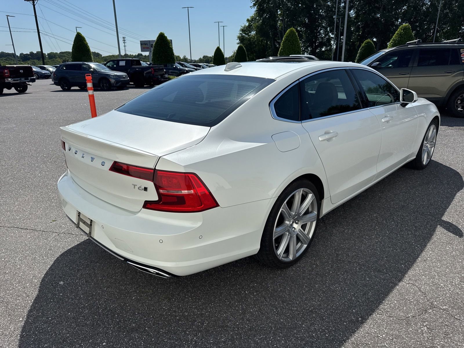 Used 2018 Volvo S90 T6 Momentum w/ Convenience Package AWD/4WD image 7