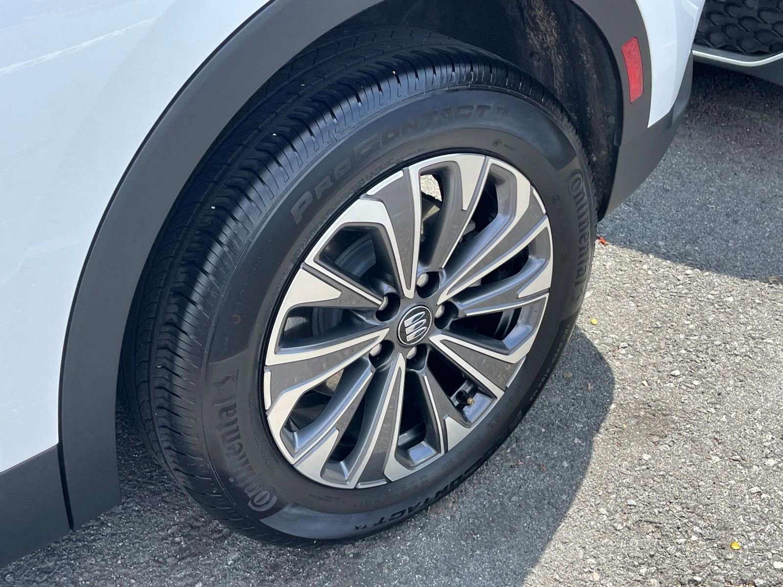 Used 2024 Buick Envision Preferred AWD/4WD image 30