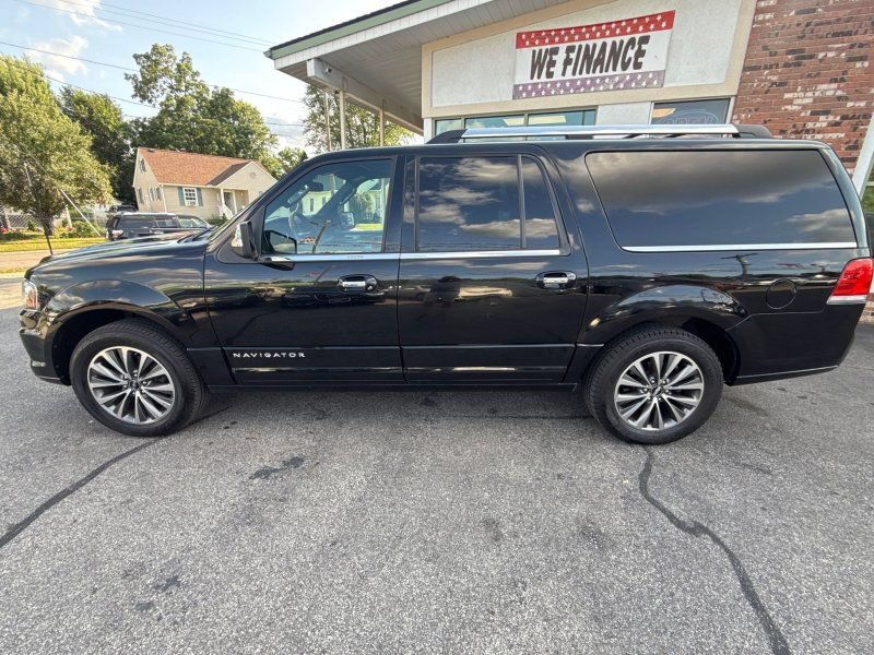 Used 2017 Lincoln Navigator L Select AWD/4WD image 8