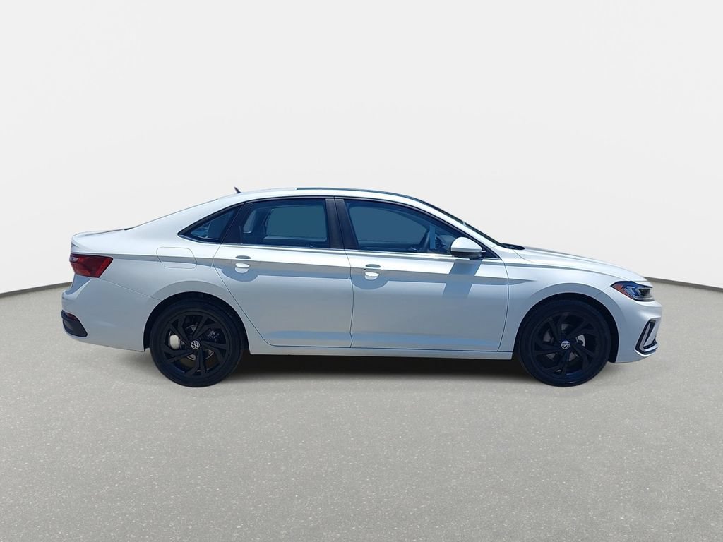 New 2026 Volkswagen Jetta SE FWD image 4