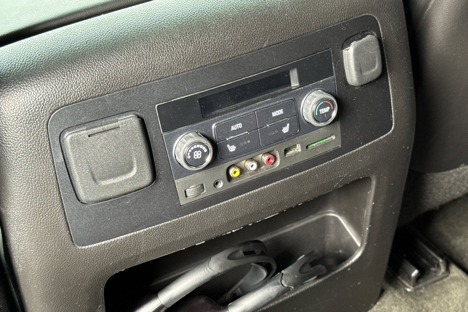 Used 2015 Chevrolet Suburban LTZ image 13