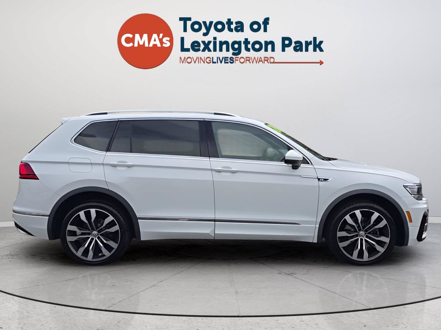 Used 2020 Volkswagen Tiguan SEL Premium R-Line w/ 3rd Row Seat Package AWD/4WD image 6